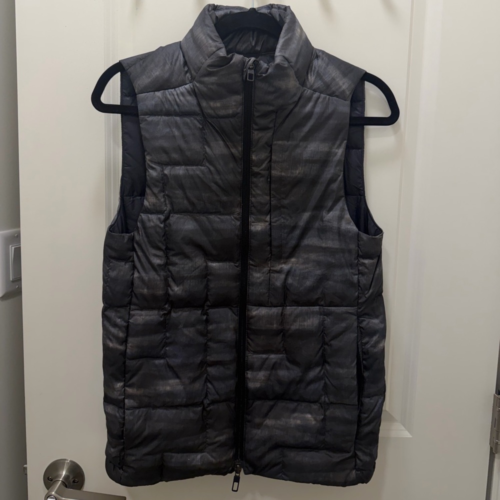 lululemon athletica Quilted Puffer Vest in Charcoal Black